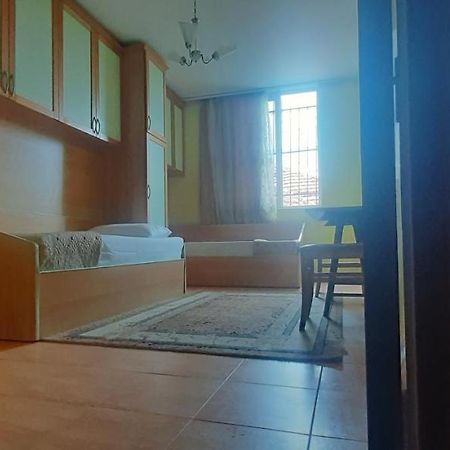 Enki'S Guesthouse Tiranë Ngoại thất bức ảnh