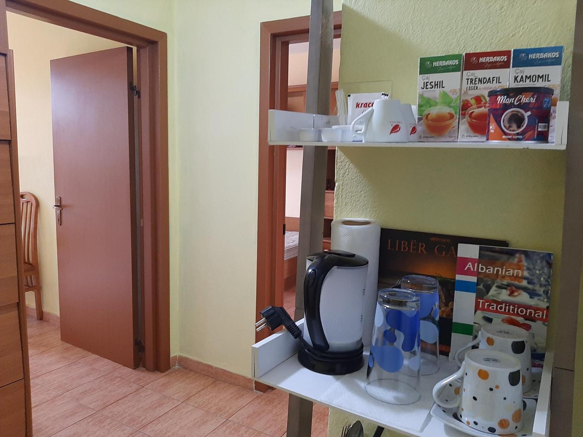 Enki'S Guesthouse Tiranë Ngoại thất bức ảnh
