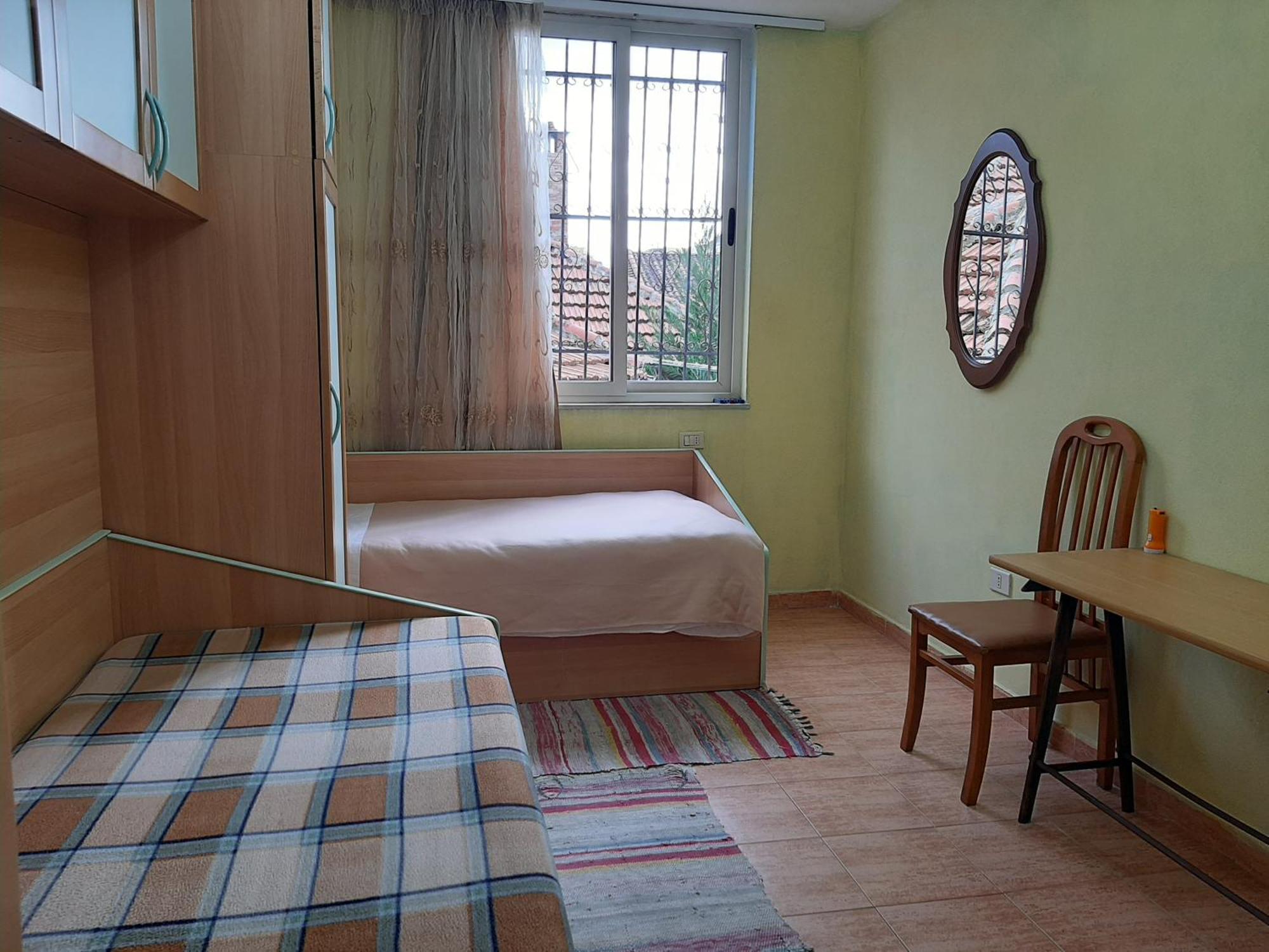 Enki'S Guesthouse Tiranë Ngoại thất bức ảnh