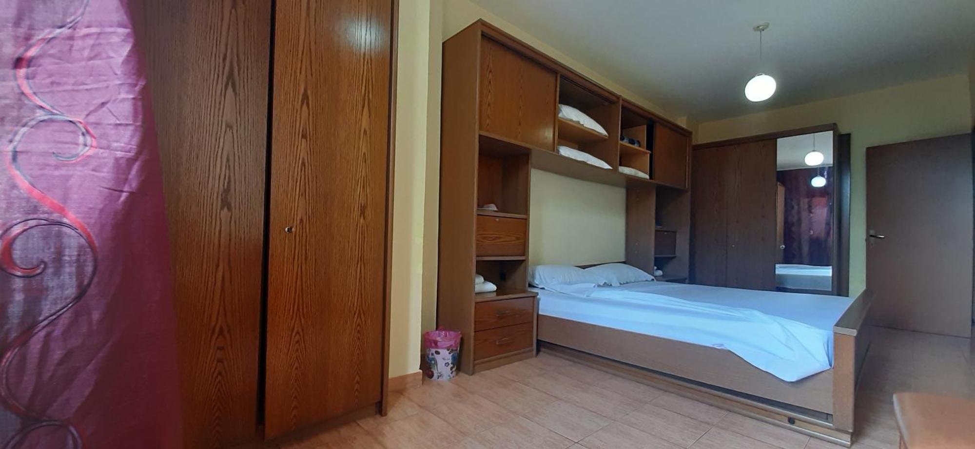 Enki'S Guesthouse Tiranë Ngoại thất bức ảnh
