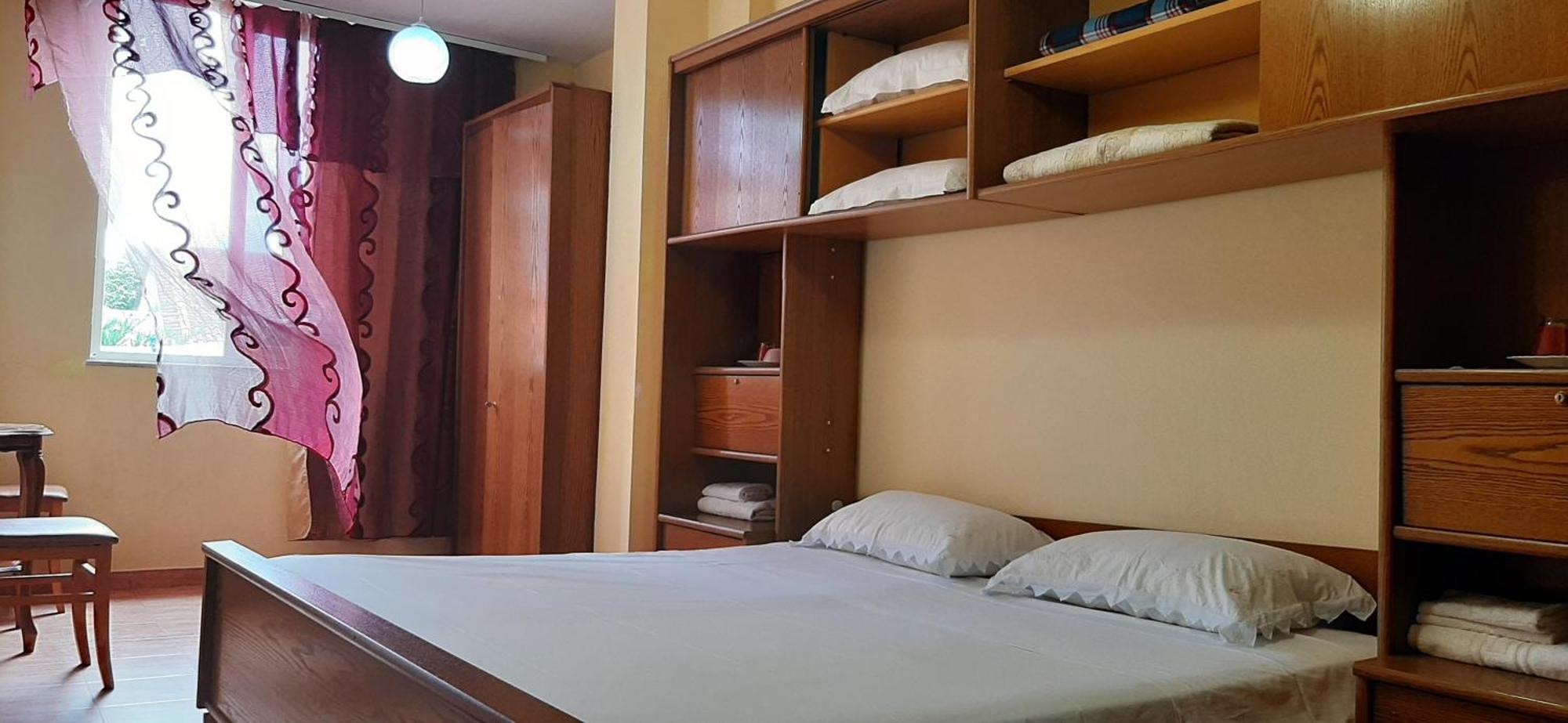 Enki'S Guesthouse Tiranë Ngoại thất bức ảnh
