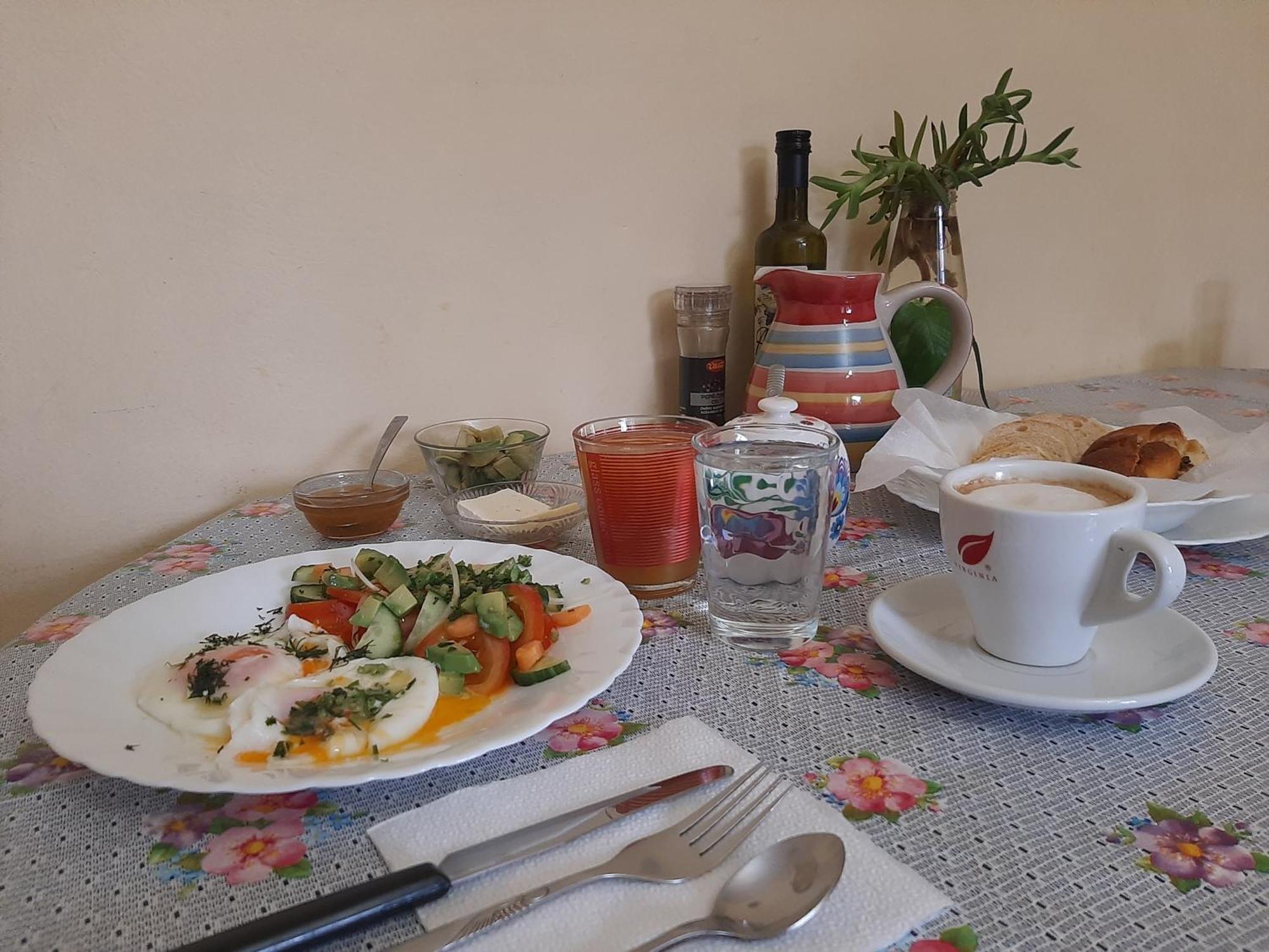 Enki'S Guesthouse Tiranë Ngoại thất bức ảnh